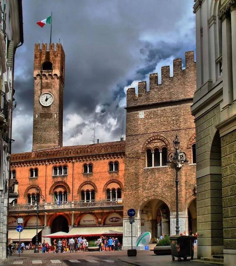 Holiday Treviso Suite Lombardi Buitenkant foto